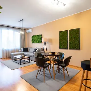 Cosy Apt Close To Macedonia Square Sofia