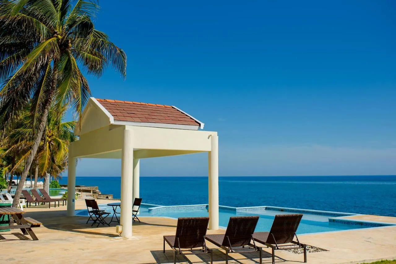 Whispering Seas Oceanfront Suite Ocho Rios Apartment