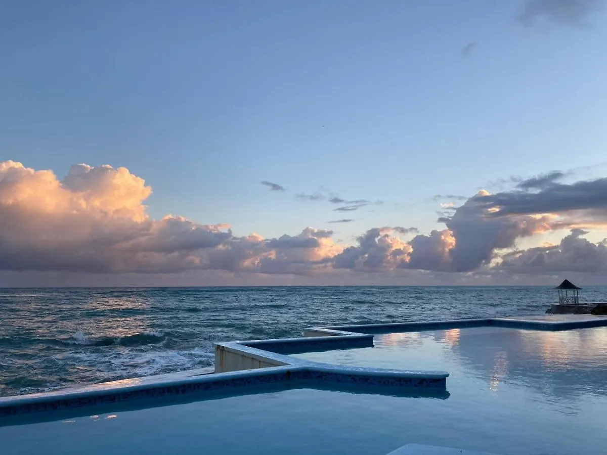 Apartment Whispering Seas Oceanfront Suite Ocho Rios