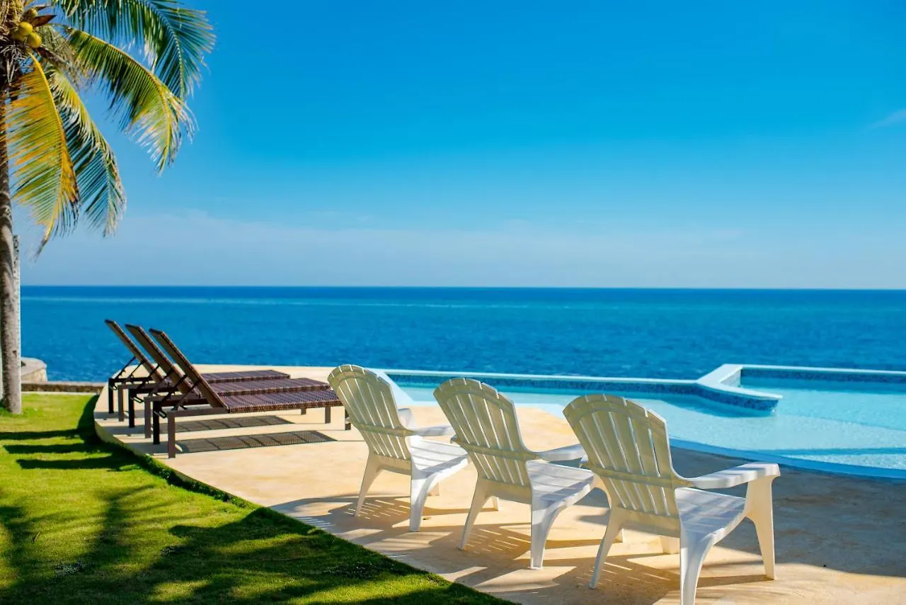 Whispering Seas Oceanfront Suite أوشو ريوس شقة