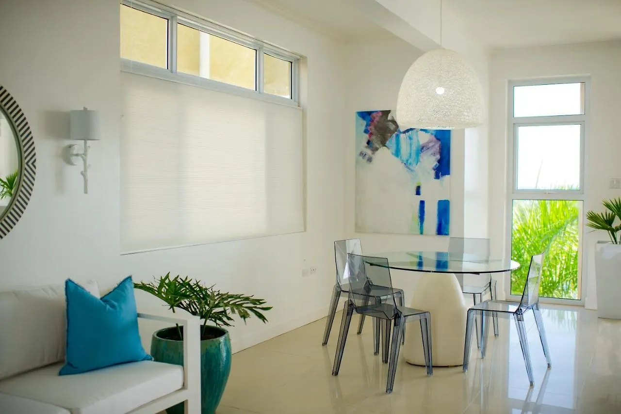 Whispering Seas Oceanfront Suite أوشو ريوس